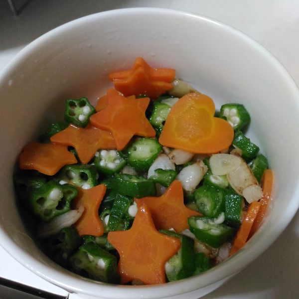 秋葵炒蝦仁：謝云 一起做