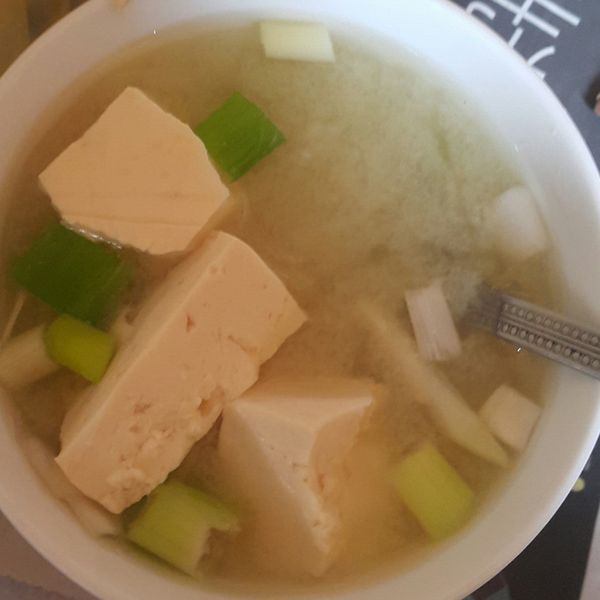 ღ小吟愛做菜ღ 鮭魚豆腐味噌湯：柯淑宜 一起做