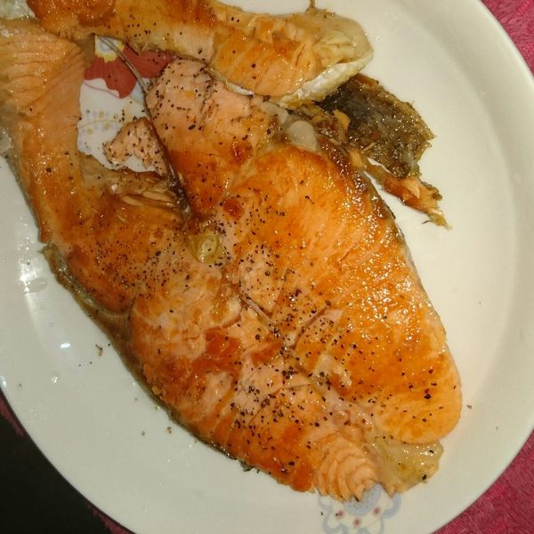 ♥我的手作料理♥ 香煎黑胡椒鮭魚 : 劉瓊敏一起做