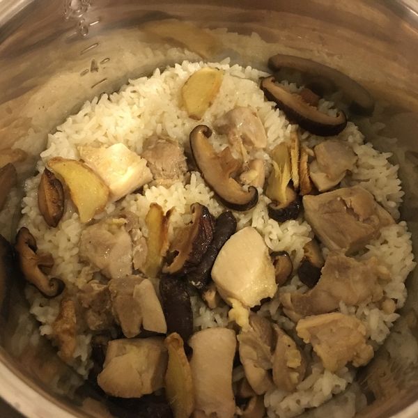 用電鍋煮"麻油雞飯"~香氣誘人好美味!!：Lyn530 一起做