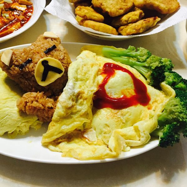 【趁熱品嚐】懶懶熊蛋包飯 : 陳小貝一起做