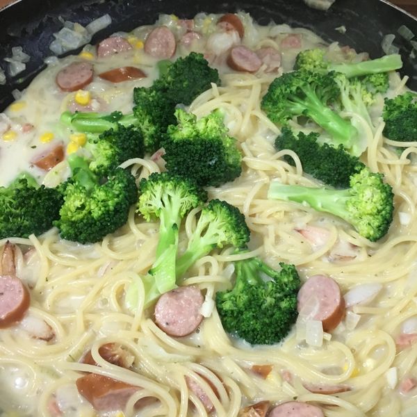 臘肉白醬義大利麵：Daimey Wallis 一起做