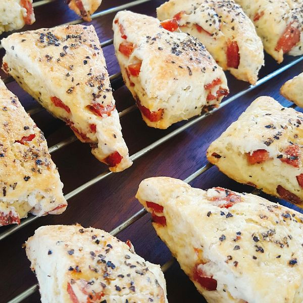 蒜香香腸鹹司康(Scone) : 澎澎灶咖一起做