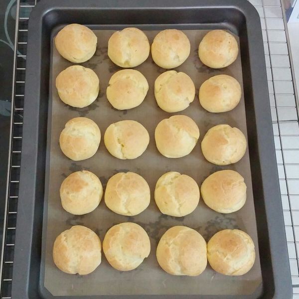 簡易鮮奶油泡芙：黃靖珺 一起做