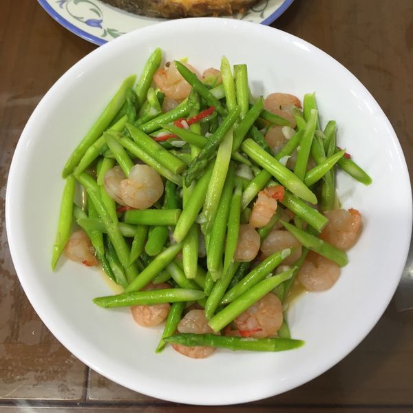 蘆筍炒蝦仁 : 龍吱吱一起做