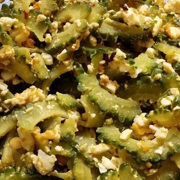 鹹蛋炒山苦瓜：Huiwen Chen 一起做