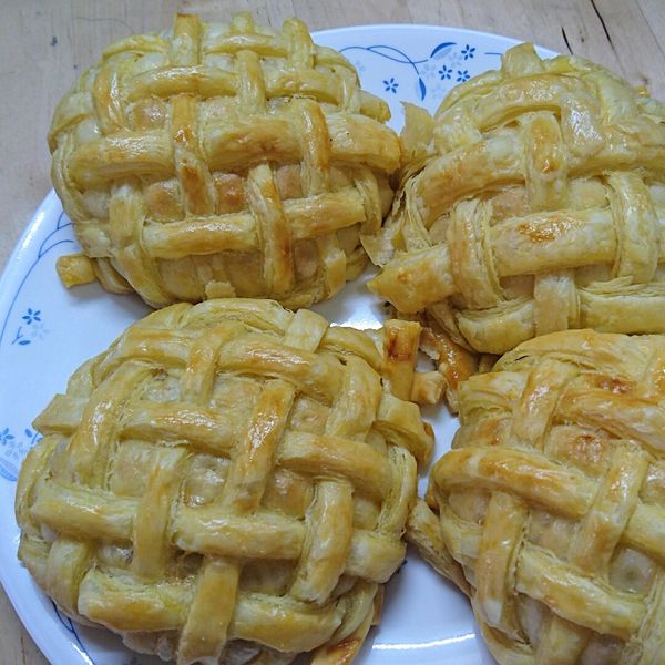 硬是和你的不同-起酥編織肉鬆麵包：Amanda  Lee 一起做