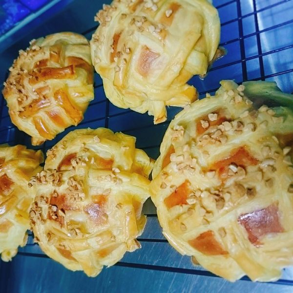 硬是和你的不同-起酥編織肉鬆麵包：劉米漿 一起做