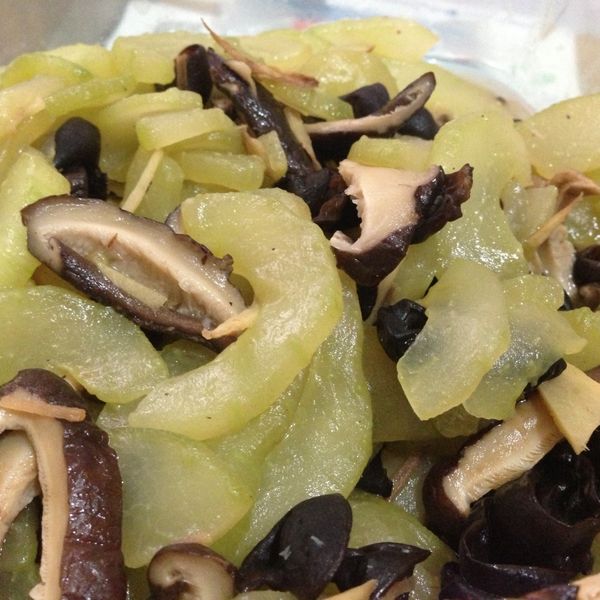 大黃瓜拌炒香菇木耳絲：ppp 一起做