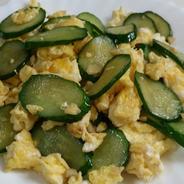 小黃瓜炒蛋 : 恩恩媽一起做