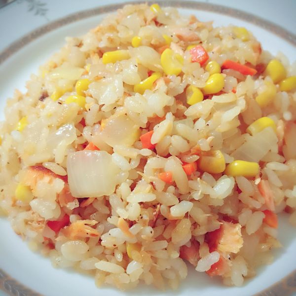 香氣四溢🐟鮭魚炒飯 : Pikachu一起做