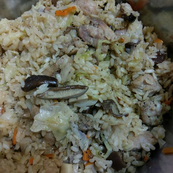 辣味香腸高麗菜飯-電鍋版：易芳如 一起做