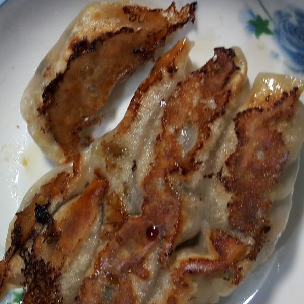 韭菜鍋貼：呂萓軒 一起做