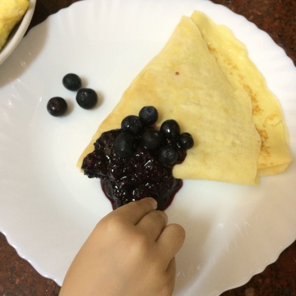 藍莓白酒醬佐法式薄餅：簡單吃簡單 一起做