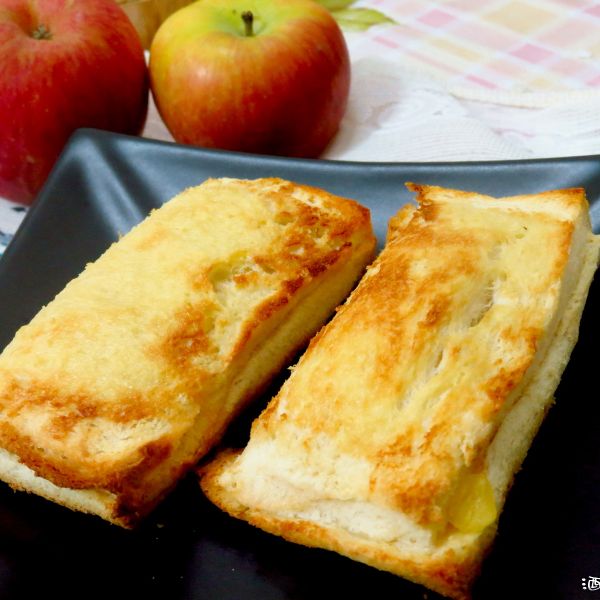 吐司蘋果派~~柔軟食感，真令人喜愛!! : 酒意一起做
