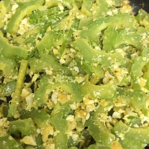 鹹蛋炒苦瓜 : Brenda Tsai一起做