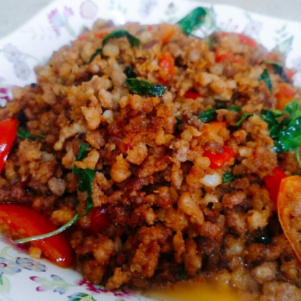 扒完三碗飯! 泰式打拋豬 食譜 : 顏蠻一起做