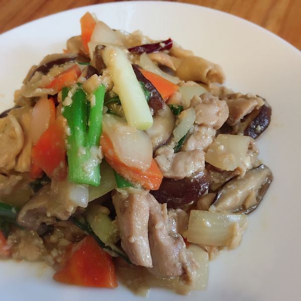 鮮香菇炒嫩雞：陳喜喜 一起做