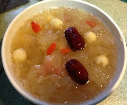 ㄚ曼達的廚房~【趁熱品嚐】蜂蜜蓮子白木耳湯：是朕 一起做