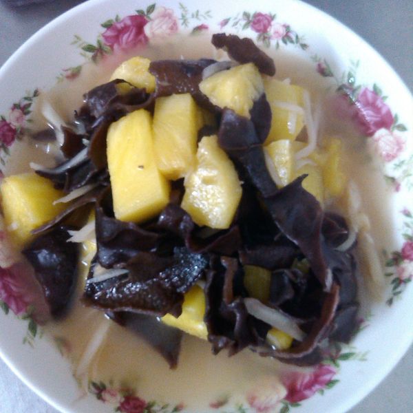 鳳梨炒木耳 : 施小盈一起做