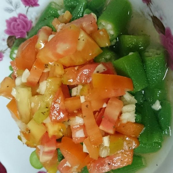 秋葵佐油醋蕃茄 : 離鄉之雲一起做