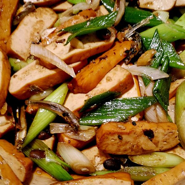 蒜苗豆鼓炒豆干小魚乾：吳媽咪 一起做