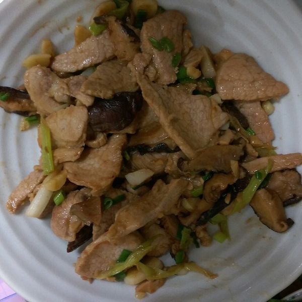 蔥爆豬肉絲 : 歐心瓜一起做