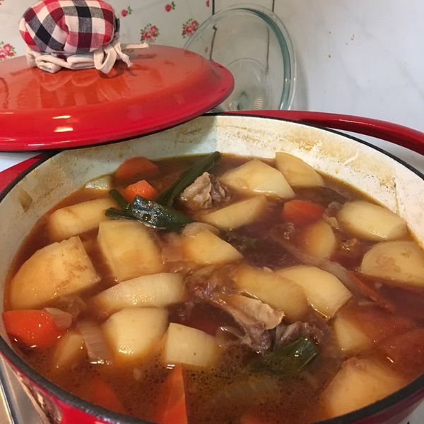 家常紅燒牛肉～一鍋到底.鑄鐵鍋料理 : 黃秀秀一起做