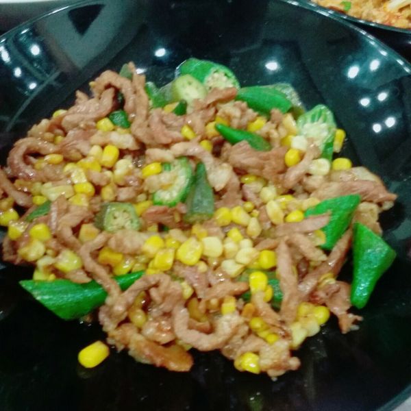 肉絲玉米蛋炒秋葵 [影片示範] : 嗶嗶一起做