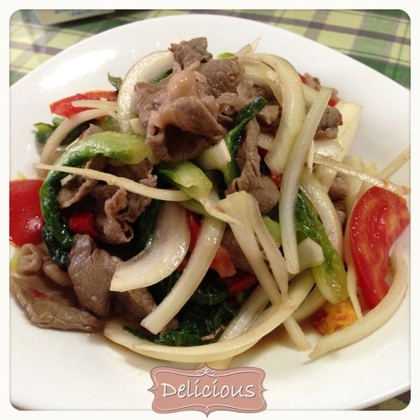 【哇菜影音食譜】泰式酸辣牛肉片：Nellie's料理實驗室 一起做