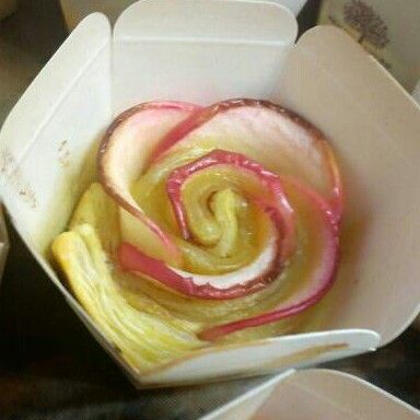 酥皮玫瑰蘋果派【HOLA幸福食堂】:璦祤 一起做