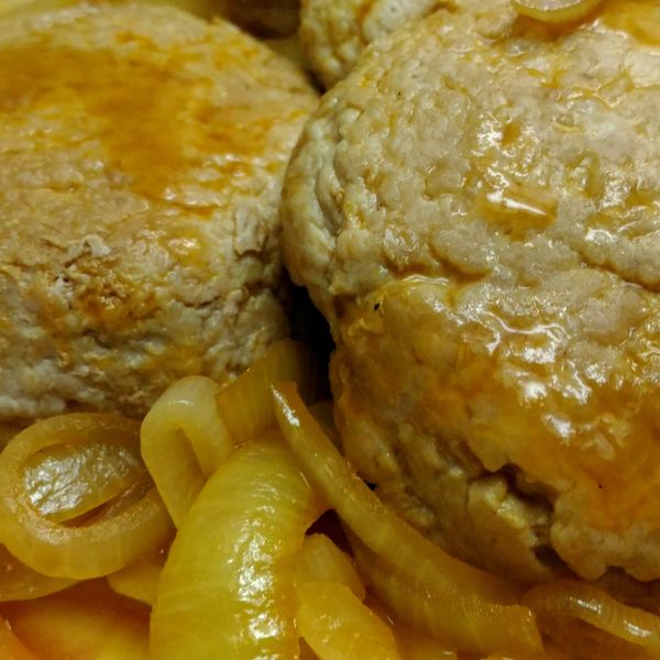 【 豬肉漢堡排佐洋蔥蘑菇醬 】 : 周末廚房一起做