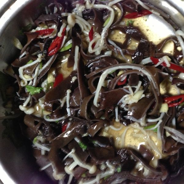 涼拌木耳金針菇：Fang Chang 一起做