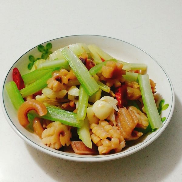 西洋芹炒魷魚：Shirleysu☆灶咖 一起做