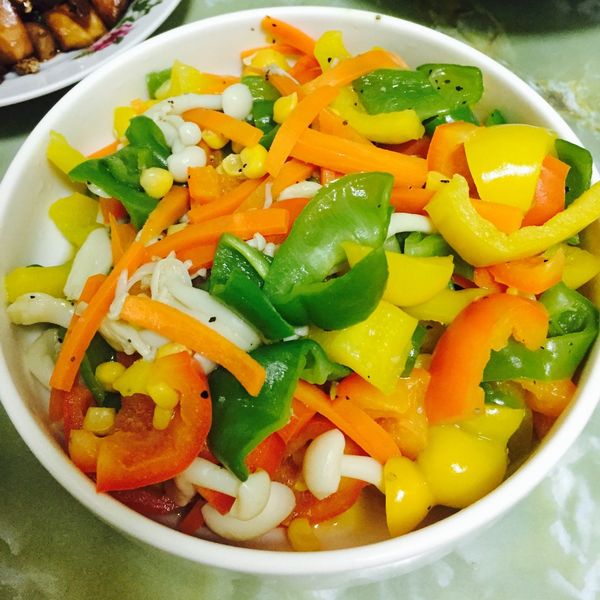 五彩繽紛青椒玉米甜~^-^(素食)：Vivian Lin 一起做