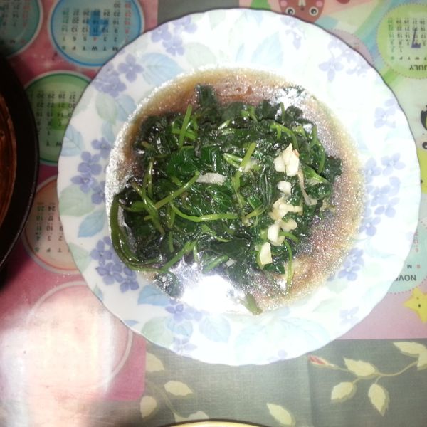 【厚生廚房】蒜拌薯葉 : 張月一起做