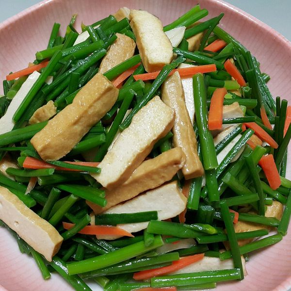 韭菜花炒豆干🌼🌼：周梅宜 一起做