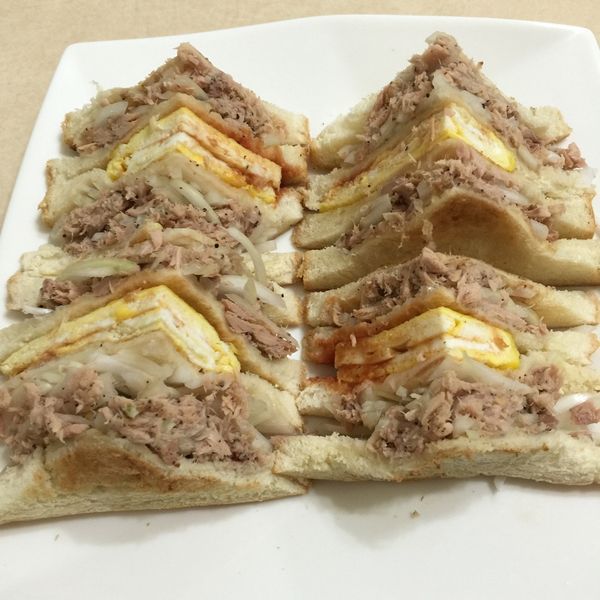 Olivia♥鮪魚起司蛋三明治 : 梁小綿一起做