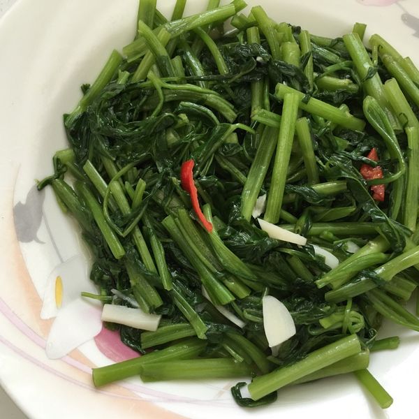 蒜香空心菜 : 小魚一起做