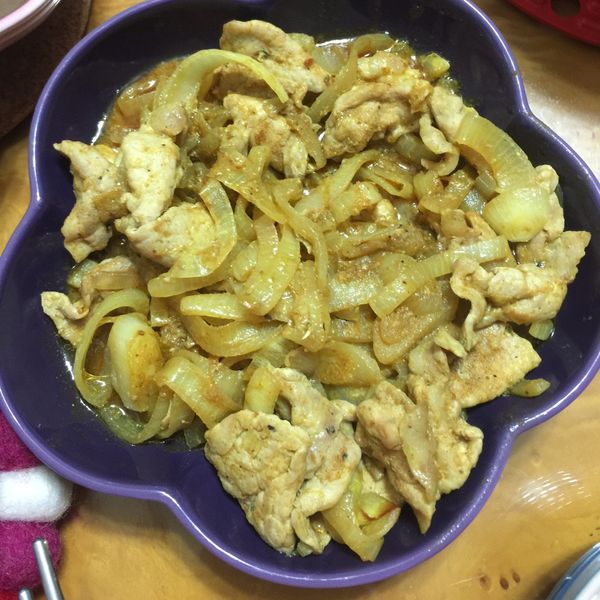 洋蔥炒肉_10分鐘【牛頭牌咖哩新食代】 : Kiki Wu一起做