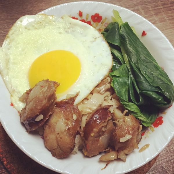 太陽蛋臘腸飯 : alexia一起做
