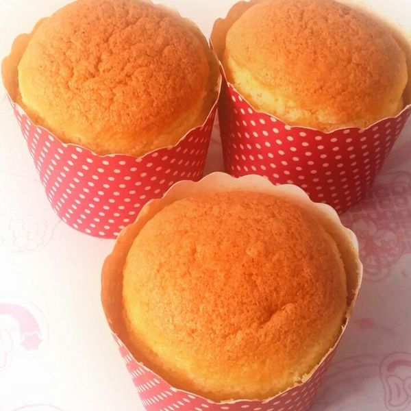 膨塞塞的戚風杯子蛋糕-翻糖造型 : Sally Lin一起做