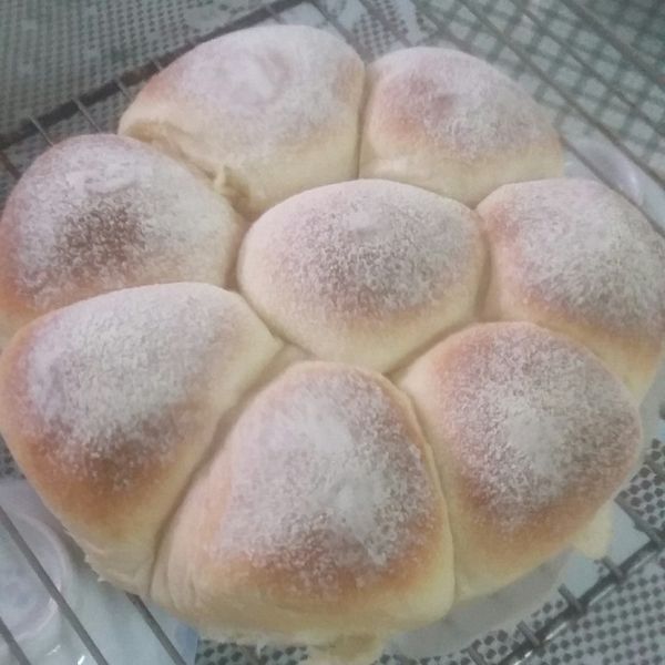 超鬆軟煉乳餐包：陳雅茹 一起做