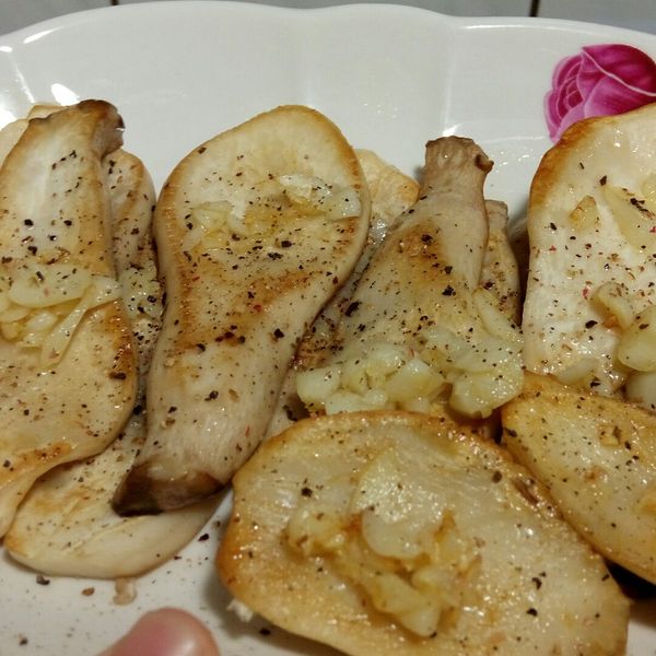 蒜香奶油杏鮑菇（5分鐘）：Wing Wang 一起做