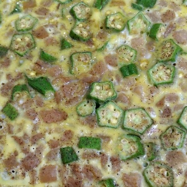 秋葵菜脯蛋餅 : 蕭蕭一起做