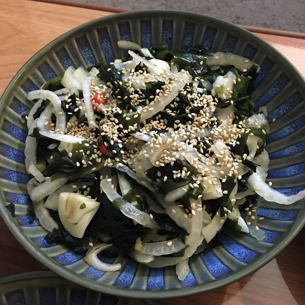 夏日涼拌小菜!香辣洋蔥海帶芽 : 愛米粒一起做
