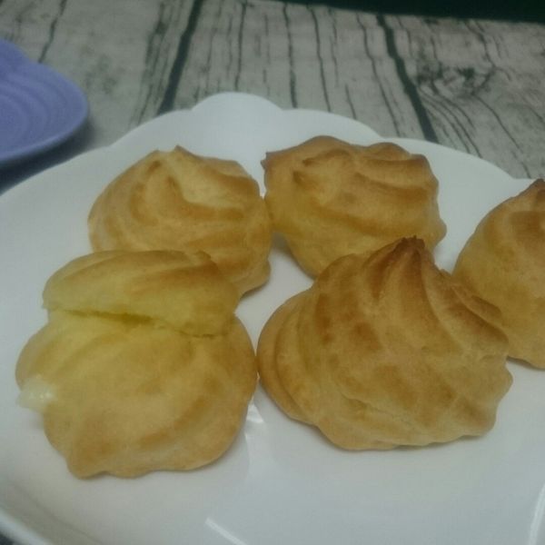 簡易鮮奶油泡芙：許惠虹 一起做