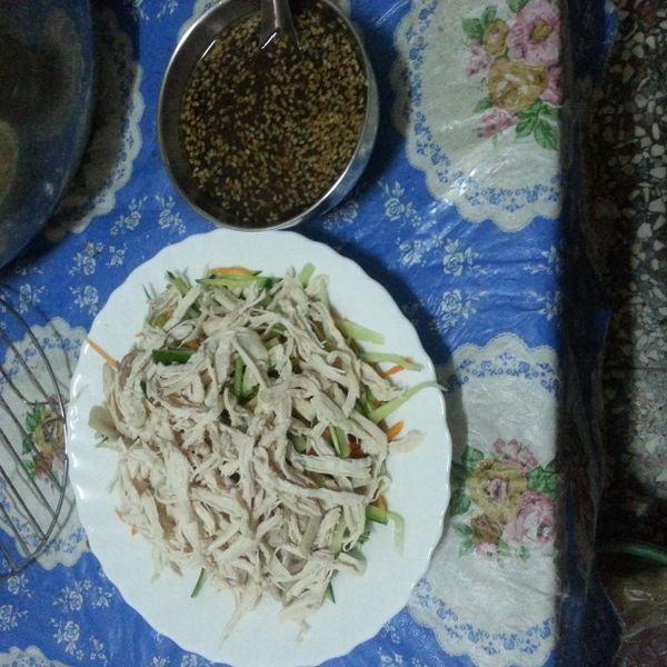 棒棒雞絲-適合夏天的涼菜,不用動炒菜鍋喔：曾靜怡 一起做