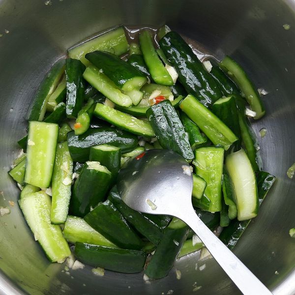 涼拌小黃瓜：錢暴多 一起做