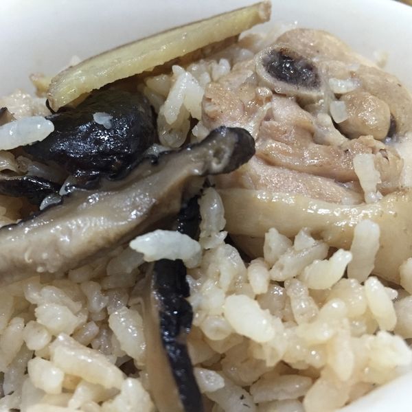 用電鍋煮"麻油雞飯"~香氣誘人好美味!!：Sisley Hsu 一起做